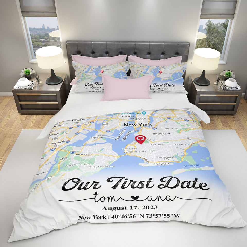 Anniversary Gift for Couple with Maps by Date & Location on Bedding Set