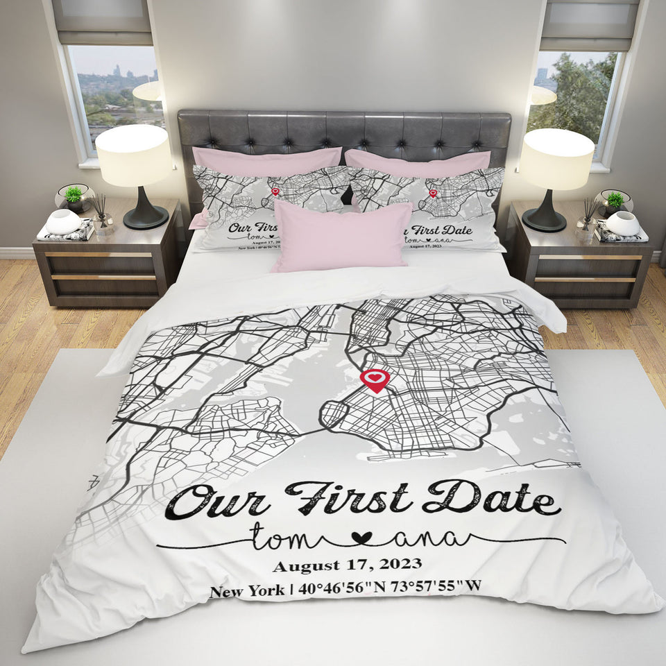 Anniversary Gift for Couple with Maps by Date & Location on Bedding Set